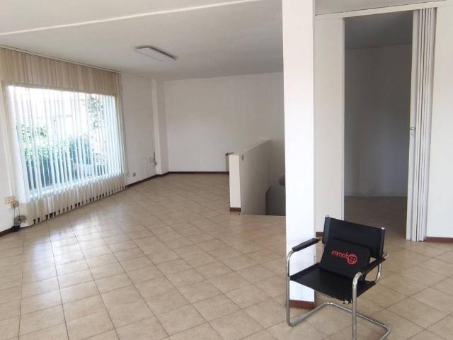 Locale Commerciale in affitto a Tricesimo, Friuli-Venezia Giulia