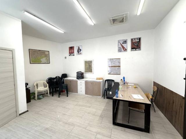 Locale Commerciale in affitto a Roiano-Gretta-Barcola-Cologna-Scorcola, Villa Opicina