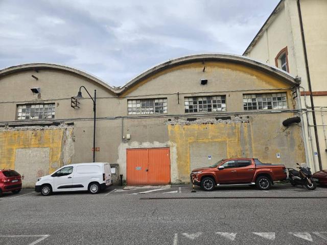 Locale Commerciale in affitto a Città Nuova-Barriera Nuova-San Vito-Città Vecchia, Villa Opicina