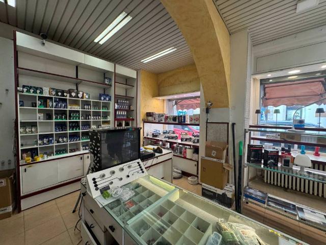 Locale Commerciale in affitto a San Vito, Trieste