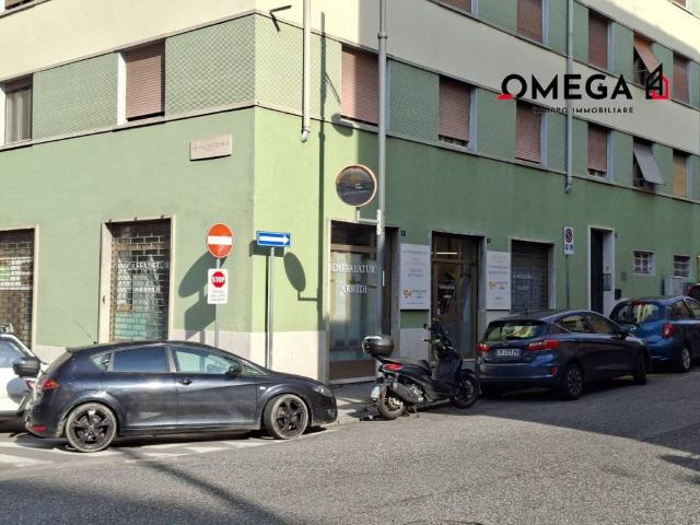 Locale Commerciale in affitto a Barriera Vecchia-San Giacomo, Villa Opicina