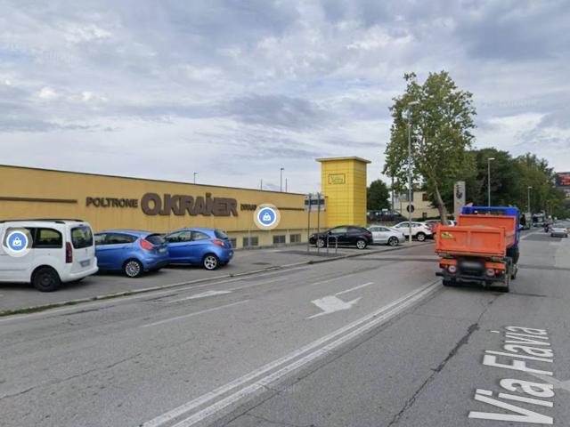 Locale Commerciale in affitto a Servola-Chiarbola-Valmaura-Borgo San Sergio, Villa Opicina