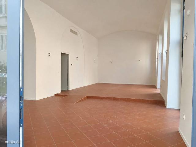 Locale Commerciale in affitto a Barriera Vecchia-San Giacomo, Villa Opicina