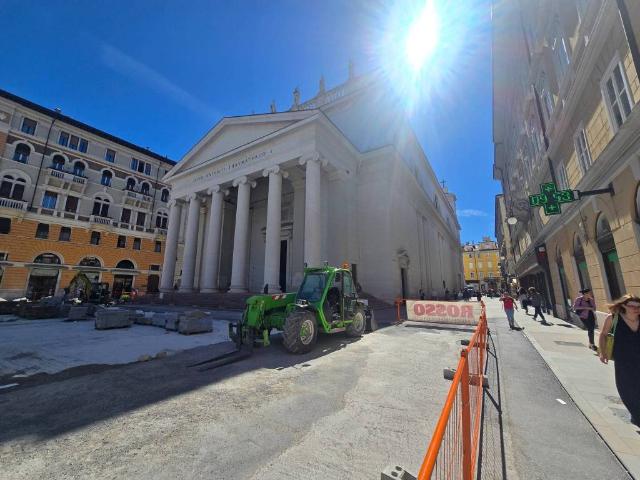 Locale Commerciale in affitto a Città Nuova-Barriera Nuova-San Vito-Città Vecchia, Villa Opicina