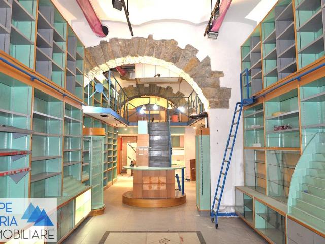 Locale Commerciale in affitto a Città Nuova-Barriera Nuova-San Vito-Città Vecchia, Villa Opicina