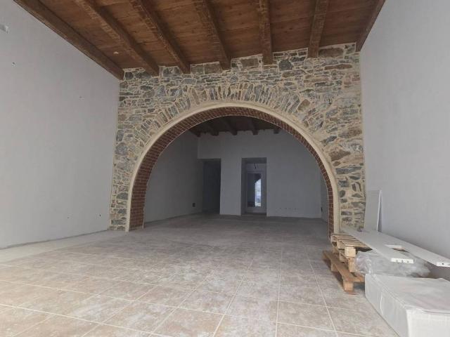 Locale Commerciale in affitto a Città Nuova-Barriera Nuova-San Vito-Città Vecchia, Villa Opicina