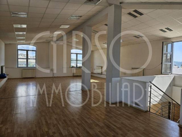 Locale Commerciale in affitto a Barriera Vecchia-San Giacomo, Villa Opicina