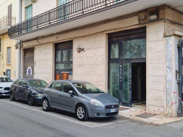 Locale Commerciale in affitto a Puglia, Bari