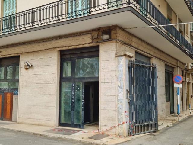 Locale Commerciale in affitto a Puglia, Bari