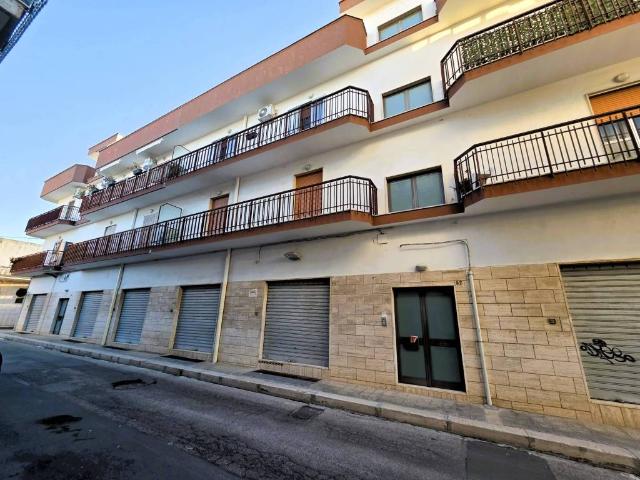 Locale Commerciale in affitto a Puglia, Bari