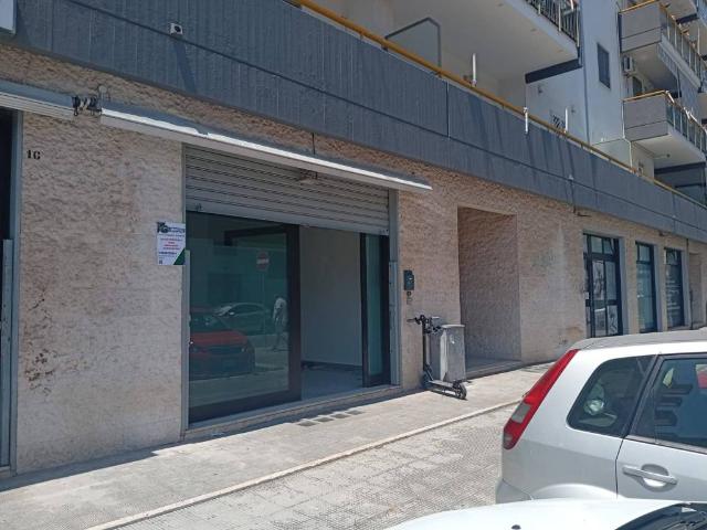 Locale Commerciale in affitto a Puglia, Bari