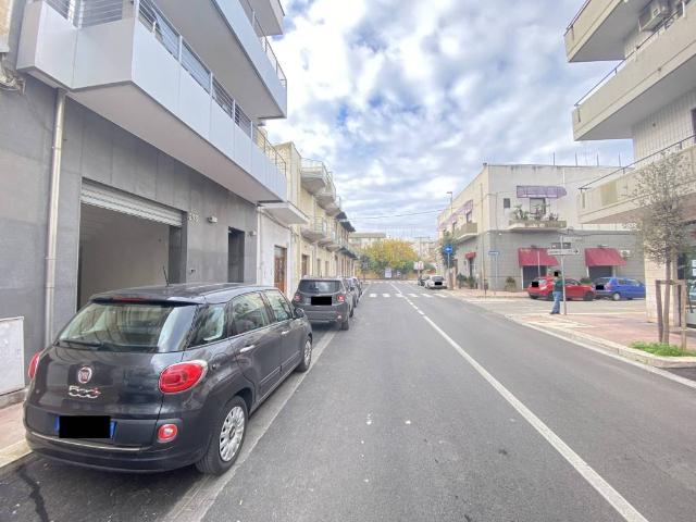 Locale Commerciale in affitto a Puglia, Bari