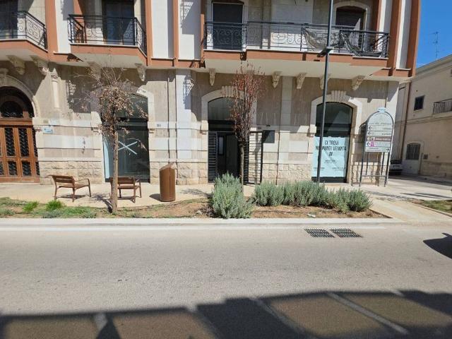 Locale Commerciale in affitto a Puglia, Bari