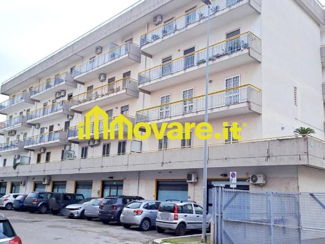 Locale Commerciale in affitto a Puglia, Bari