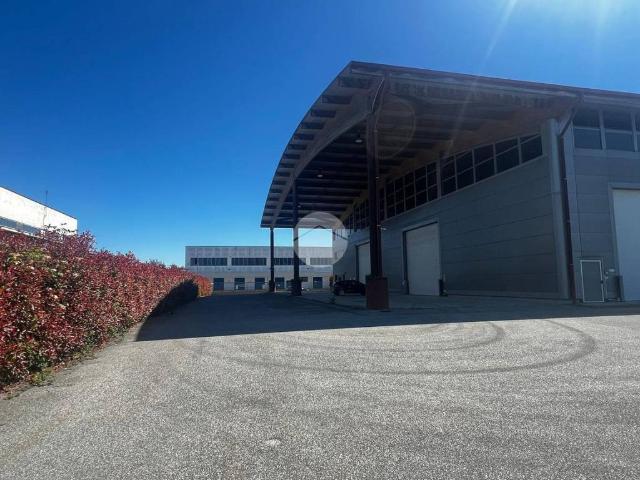 Locale Commerciale in affitto a Piemonte, Cuneo