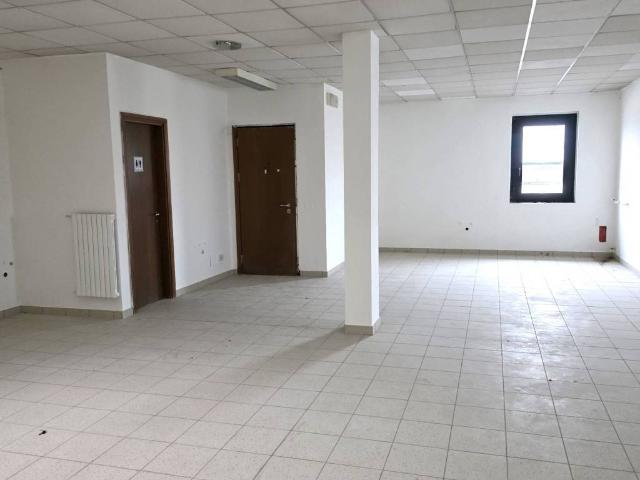 Locale Commerciale in affitto a Trissino, Veneto