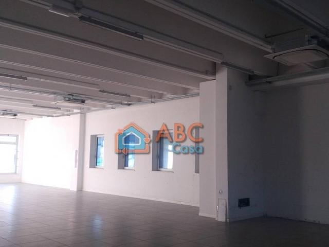 Locale Commerciale in affitto a Trissino, Veneto