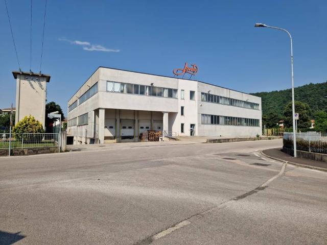 Locale Commerciale in affitto a Trissino, Veneto