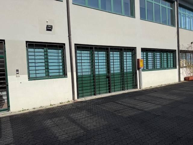 Locale Commerciale in affitto a Triuggio, Tregasio