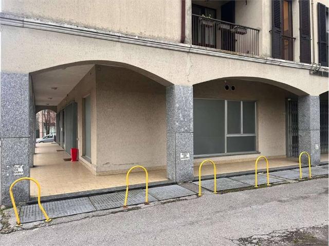 Locale Commerciale in affitto a Triuggio, Lombardia