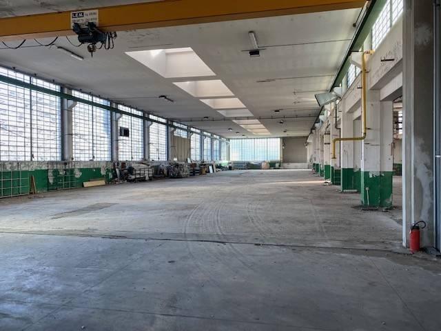 Locale Commerciale in affitto a Triuggio, Lombardia