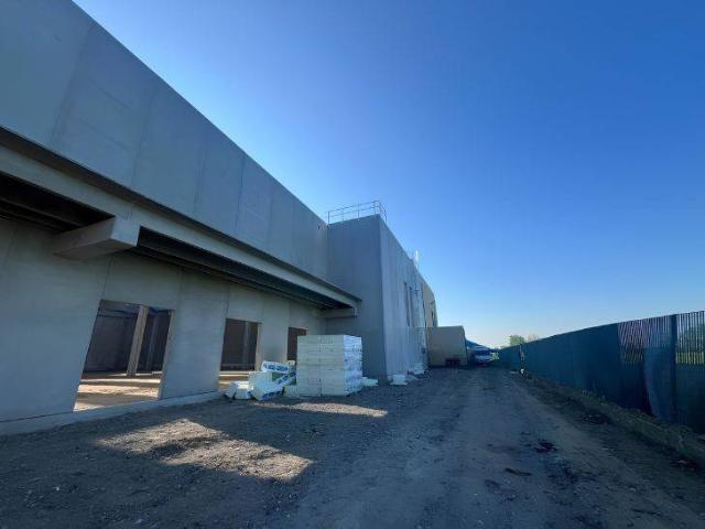 Locale Commerciale in affitto a Truccazzano, Lombardia