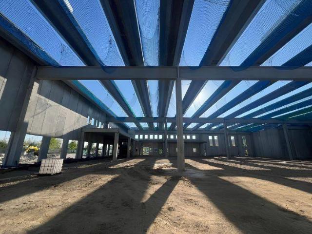 Locale Commerciale in affitto a Truccazzano, Lombardia