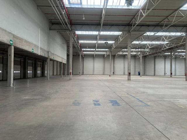 Locale Commerciale in affitto a Truccazzano, Lombardia