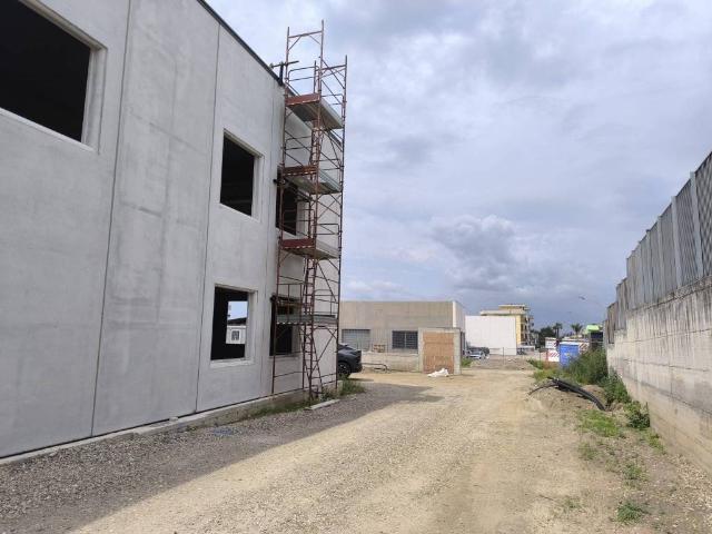 Locale Commerciale in affitto a Comiziano, Campania