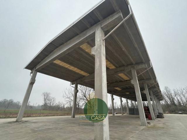 Locale Commerciale in affitto a Turate, Lombardia