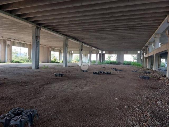 Locale Commerciale in affitto a Turate, Lombardia