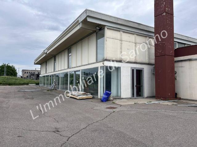 Locale Commerciale in affitto a Turate, Lombardia