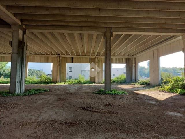 Locale Commerciale in affitto a Turate, Lombardia