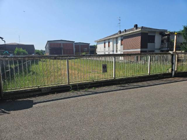 Locale Commerciale in affitto a Turbigo, Lombardia