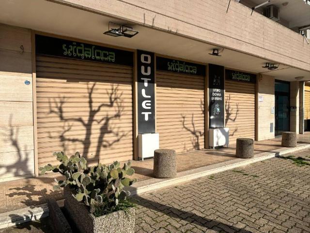 Locale Commerciale in affitto a Puglia, Bari