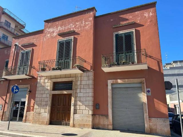 Locale Commerciale in affitto a Puglia, Bari