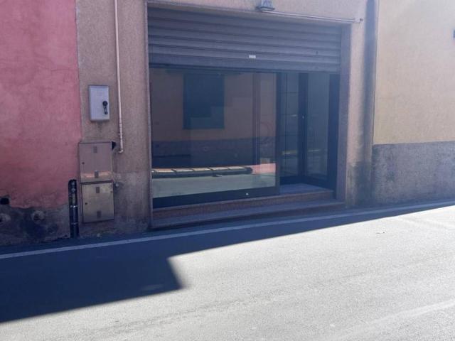 Locale Commerciale in affitto a Uboldo, Lombardia