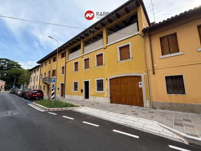 Locale Commerciale in affitto a Borgo Pracchiuso, Reana Del Roiale