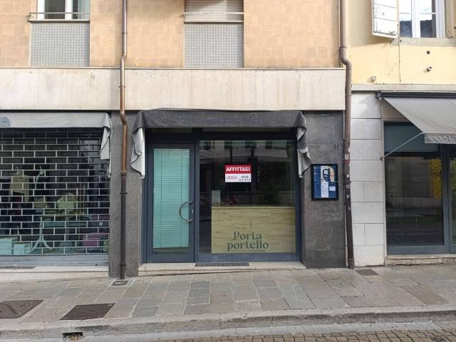 Locale Commerciale in affitto a Borgo Poscolle, Reana Del Roiale