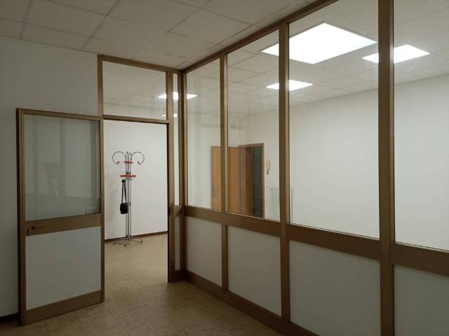 Locale Commerciale in affitto a San Marco, Reana Del Roiale