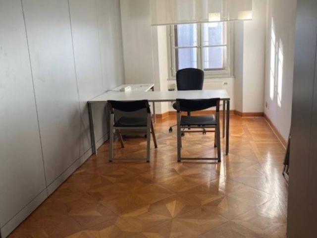 Locale Commerciale in affitto a Borgo Grazzano, Reana Del Roiale