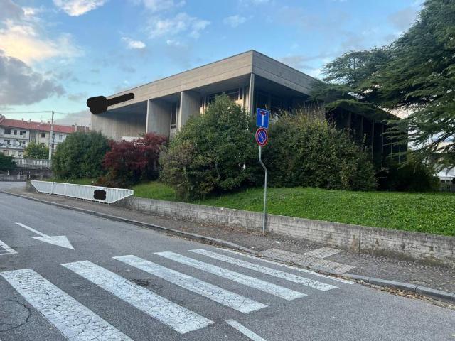 Locale Commerciale in affitto a Borgo Aquileia, Reana Del Roiale