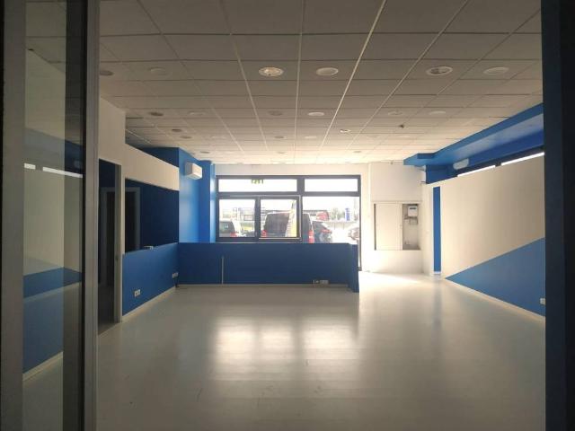 Locale Commerciale in affitto a Paparotti, Reana Del Roiale