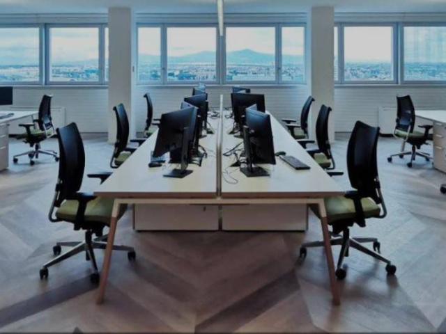 Locale Commerciale in affitto a Borgo Pracchiuso, Reana Del Roiale