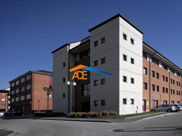 Locale Commerciale in affitto a Rizzi, Reana Del Roiale