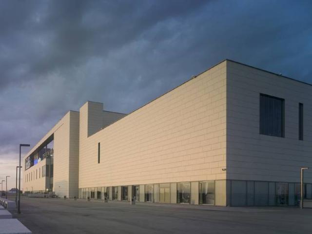 Locale Commerciale in affitto a Borgo Grazzano, Reana Del Roiale