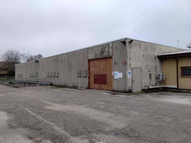 Locale Commerciale in affitto a Cormôr Alto, Reana Del Roiale