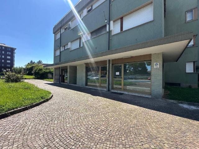 Locale Commerciale in affitto a Cormôr Alto, Reana Del Roiale