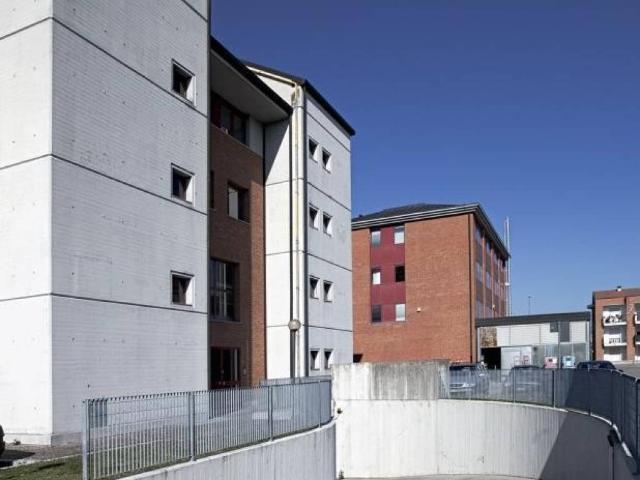 Locale Commerciale in affitto a Rizzi, Reana Del Roiale