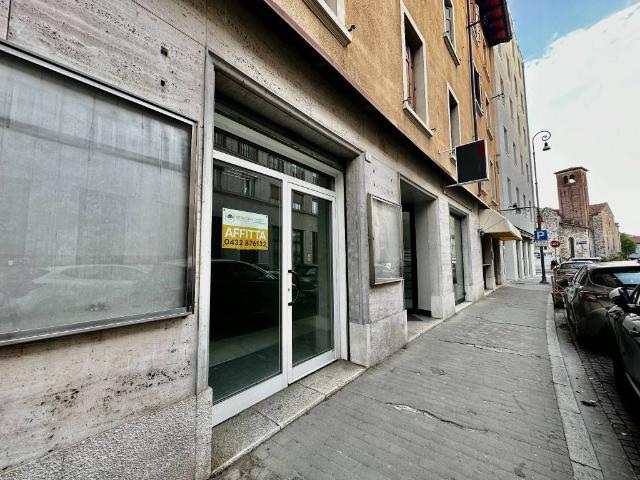 Locale Commerciale in affitto a Borgo Grazzano, Reana Del Roiale